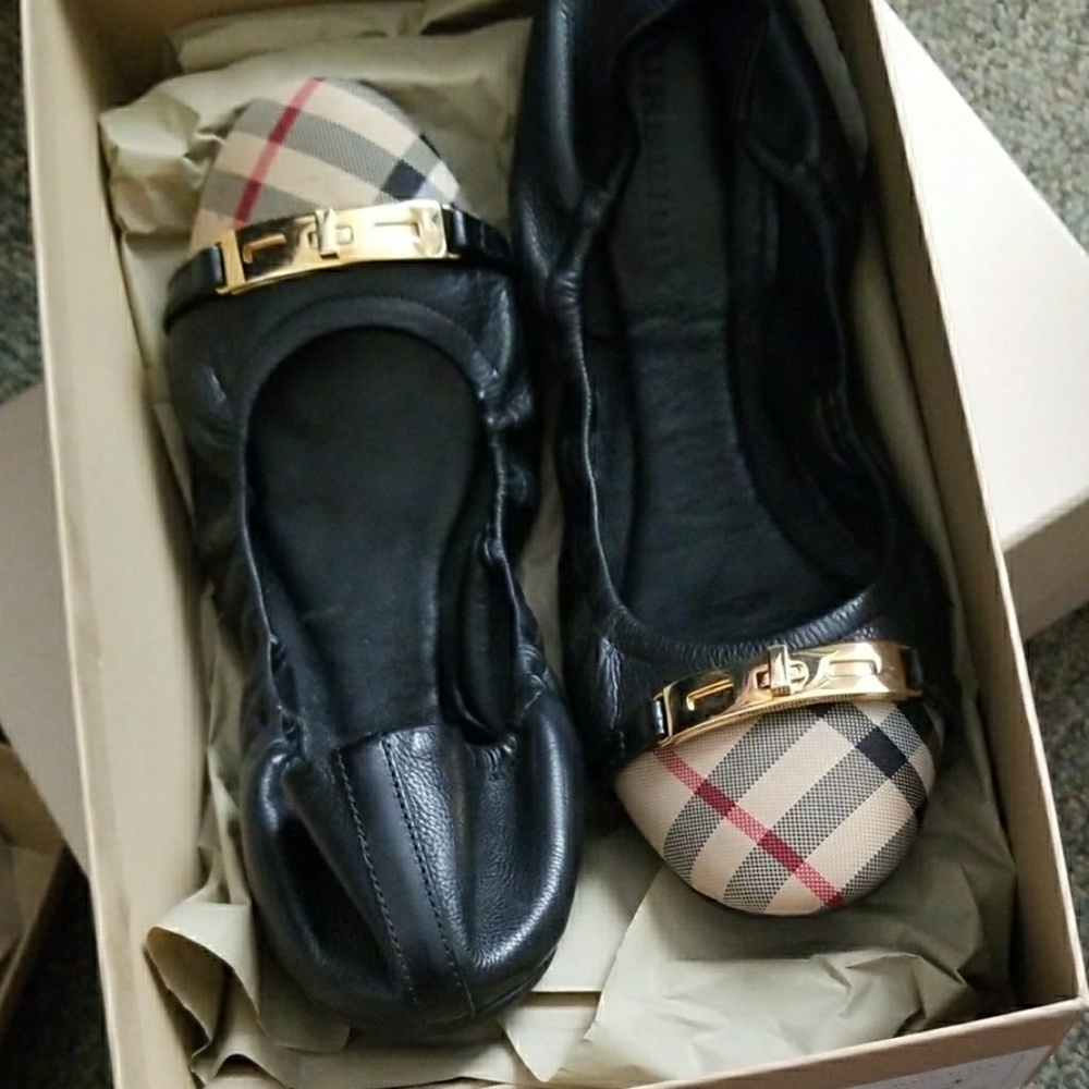 *Sale for 1 week* Burberry flats!!